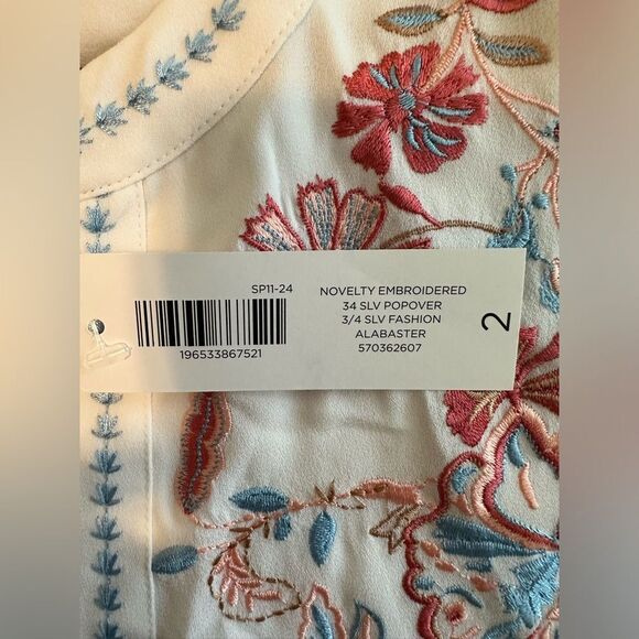 Chico’s Embroidered Popover Top Size 3 V- Neck 3/4 Sleeve Color Alabaster - Picture 9 of 12
